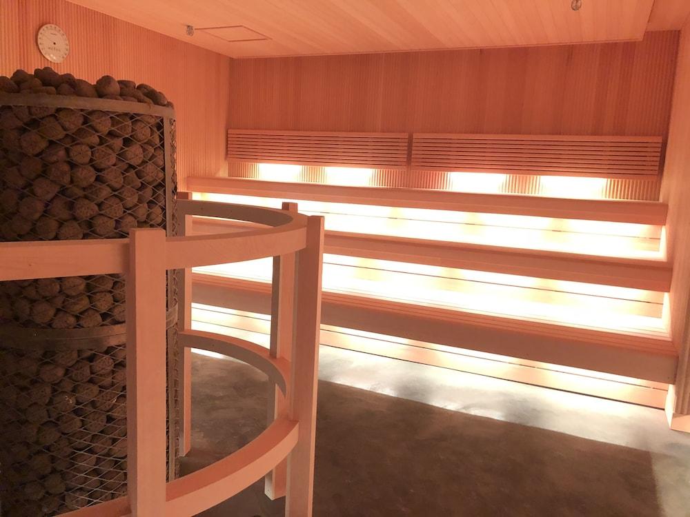 Capsule Inn Osaka - Caters To Men Экстерьер фото