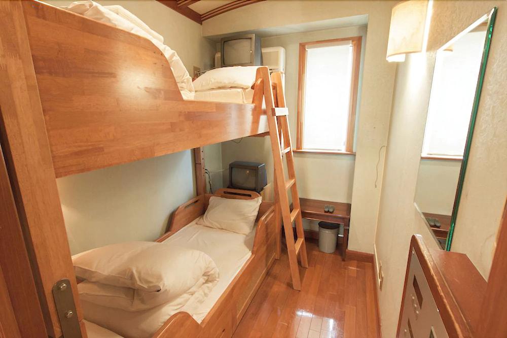 Capsule Inn Osaka - Caters To Men Экстерьер фото