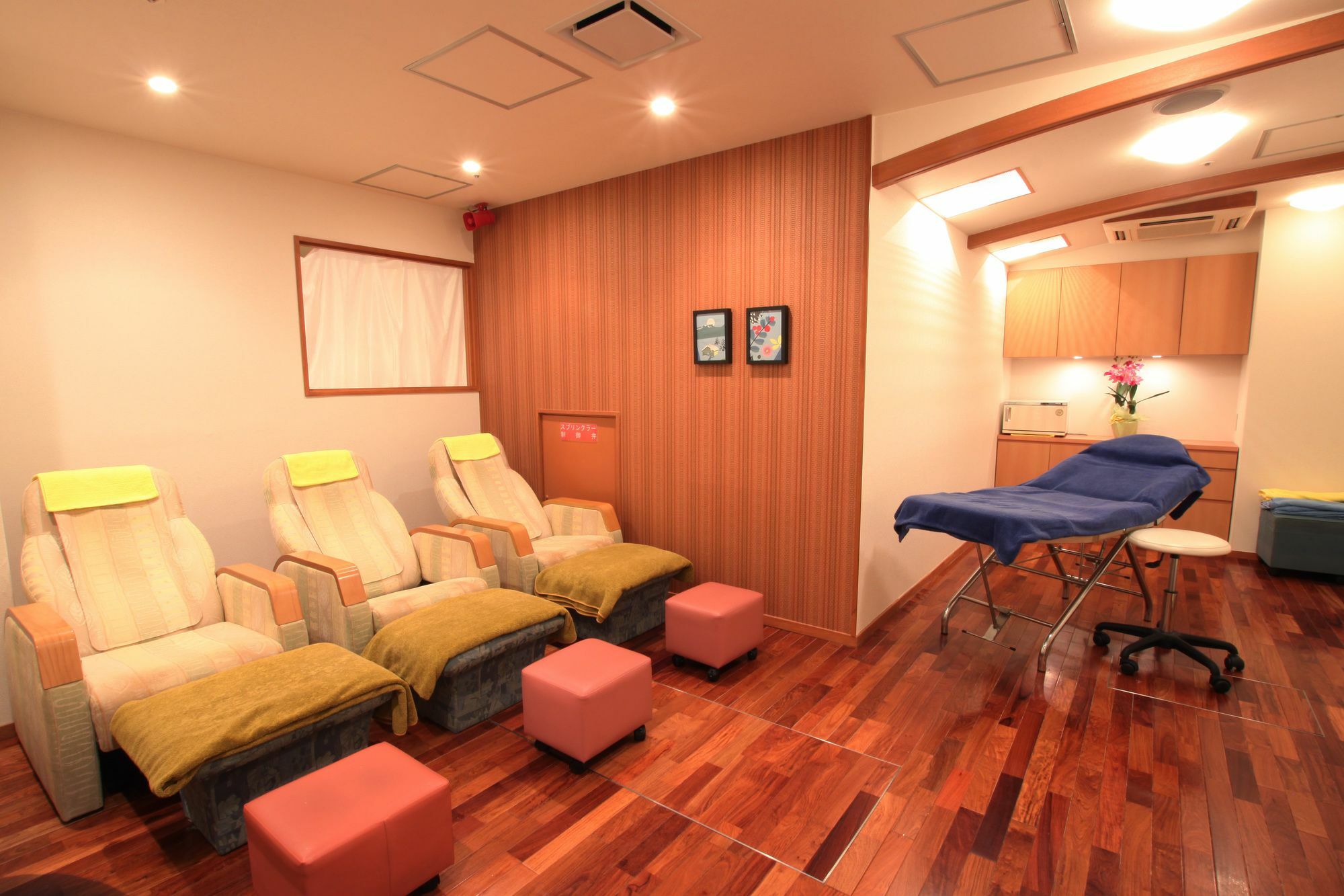 Capsule Inn Osaka - Caters To Men Экстерьер фото