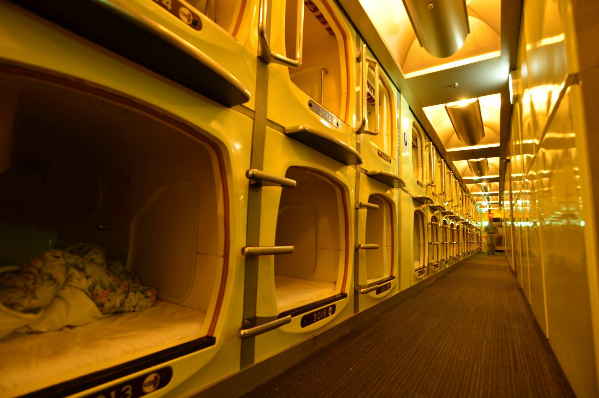 Capsule Inn Osaka - Caters To Men Экстерьер фото