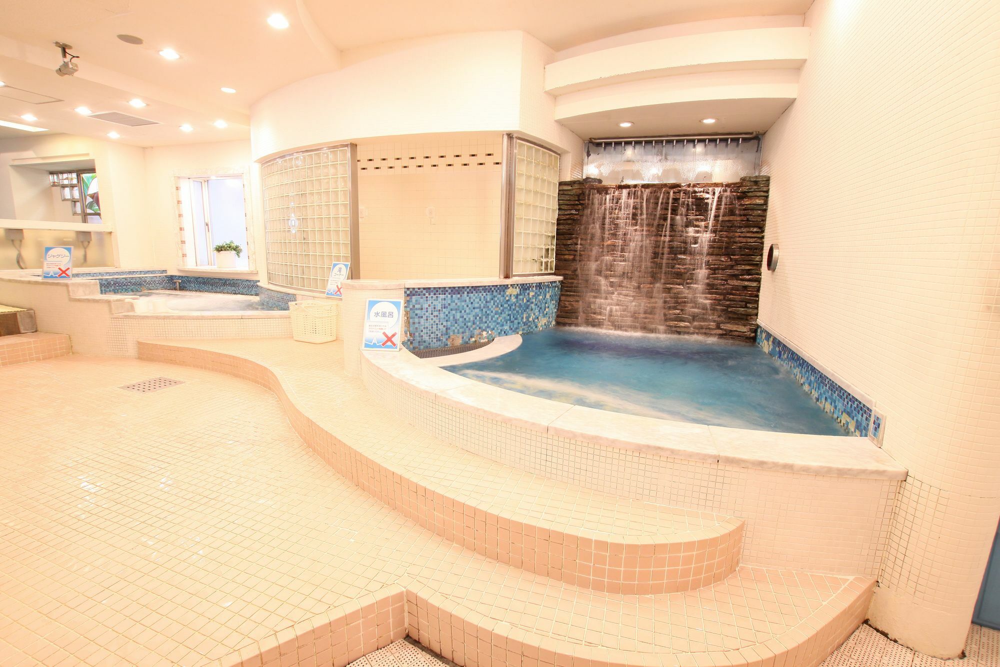 Capsule Inn Osaka - Caters To Men Экстерьер фото