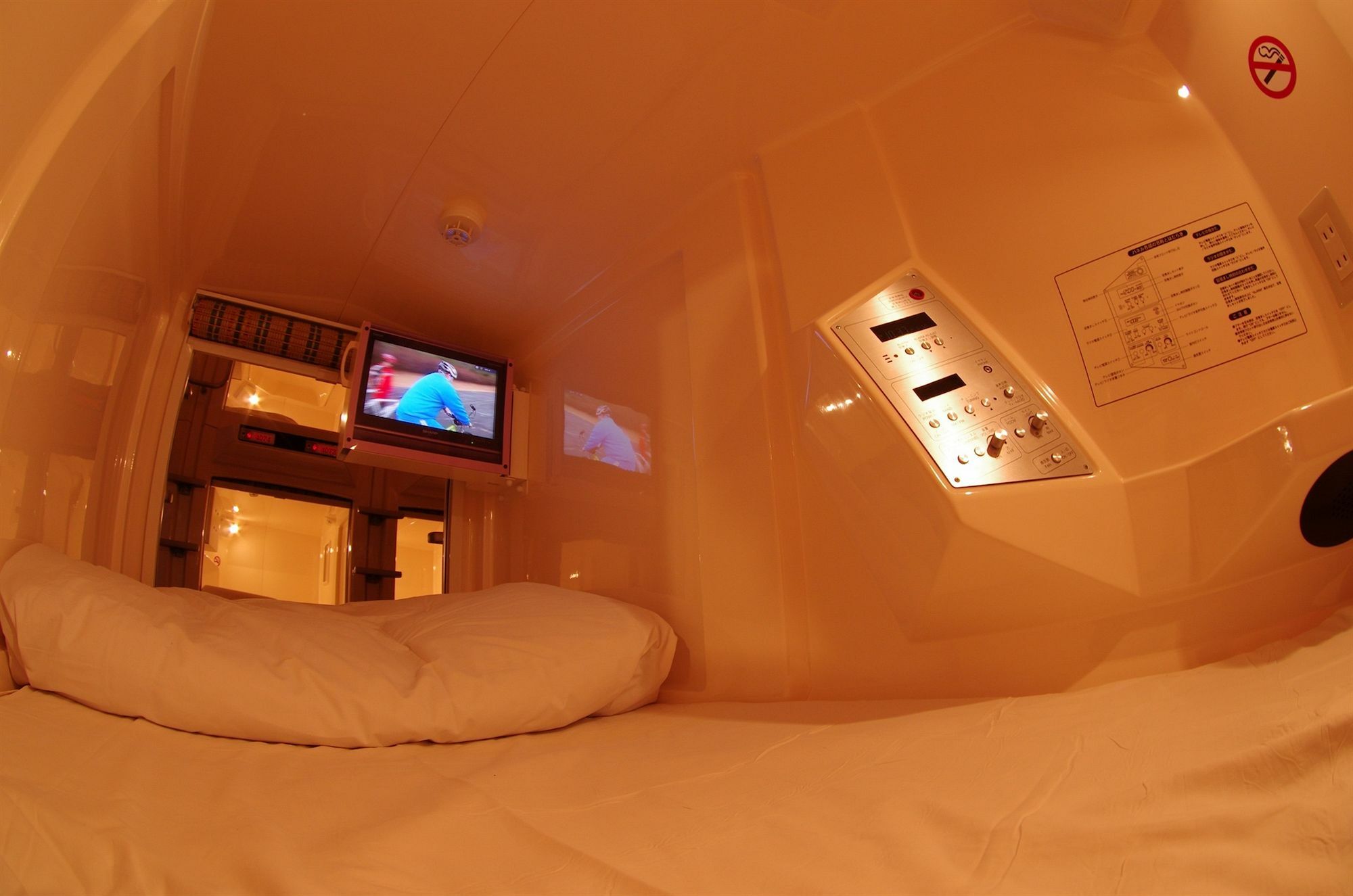 Capsule Inn Osaka - Caters To Men Экстерьер фото